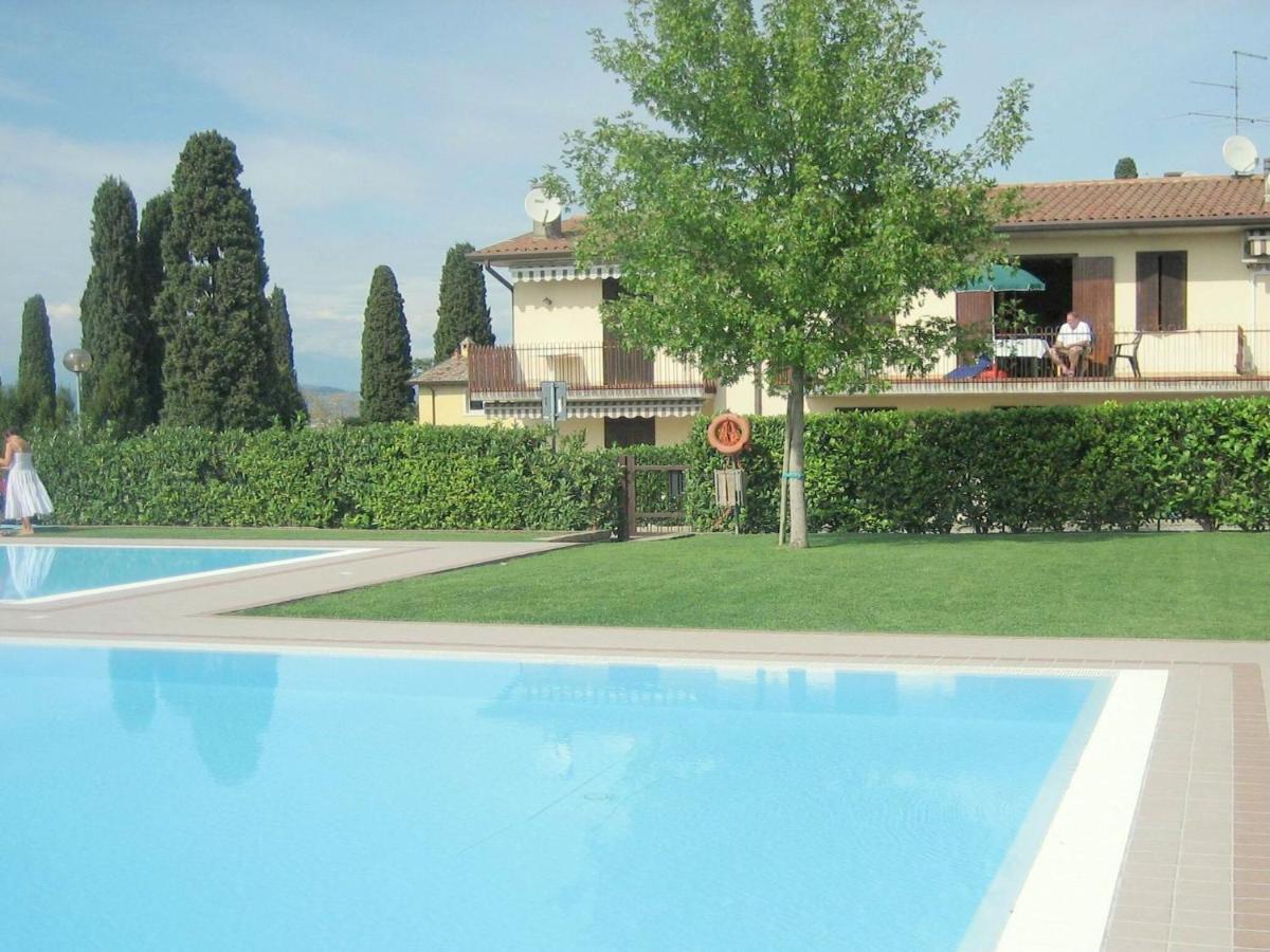 Enticing Holiday Home In Lazise With Swimming Pool Экстерьер фото