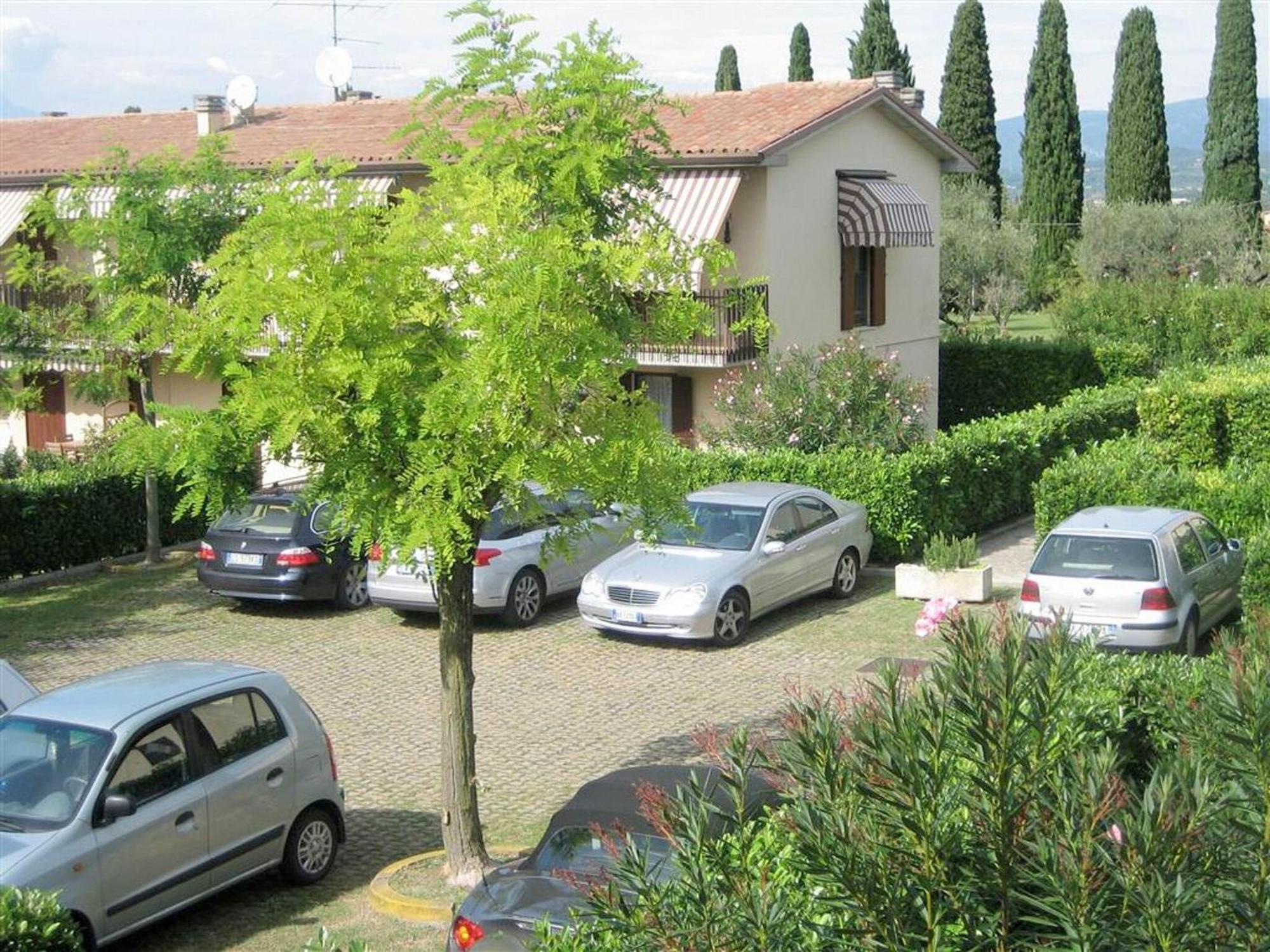 Enticing Holiday Home In Lazise With Swimming Pool Экстерьер фото