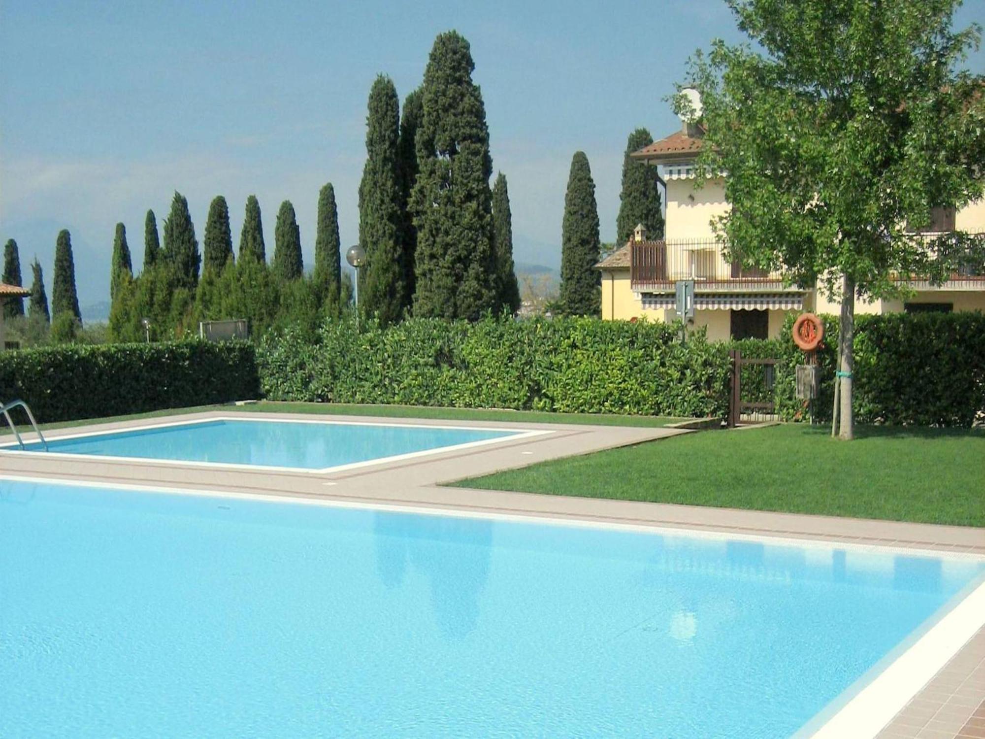 Enticing Holiday Home In Lazise With Swimming Pool Экстерьер фото