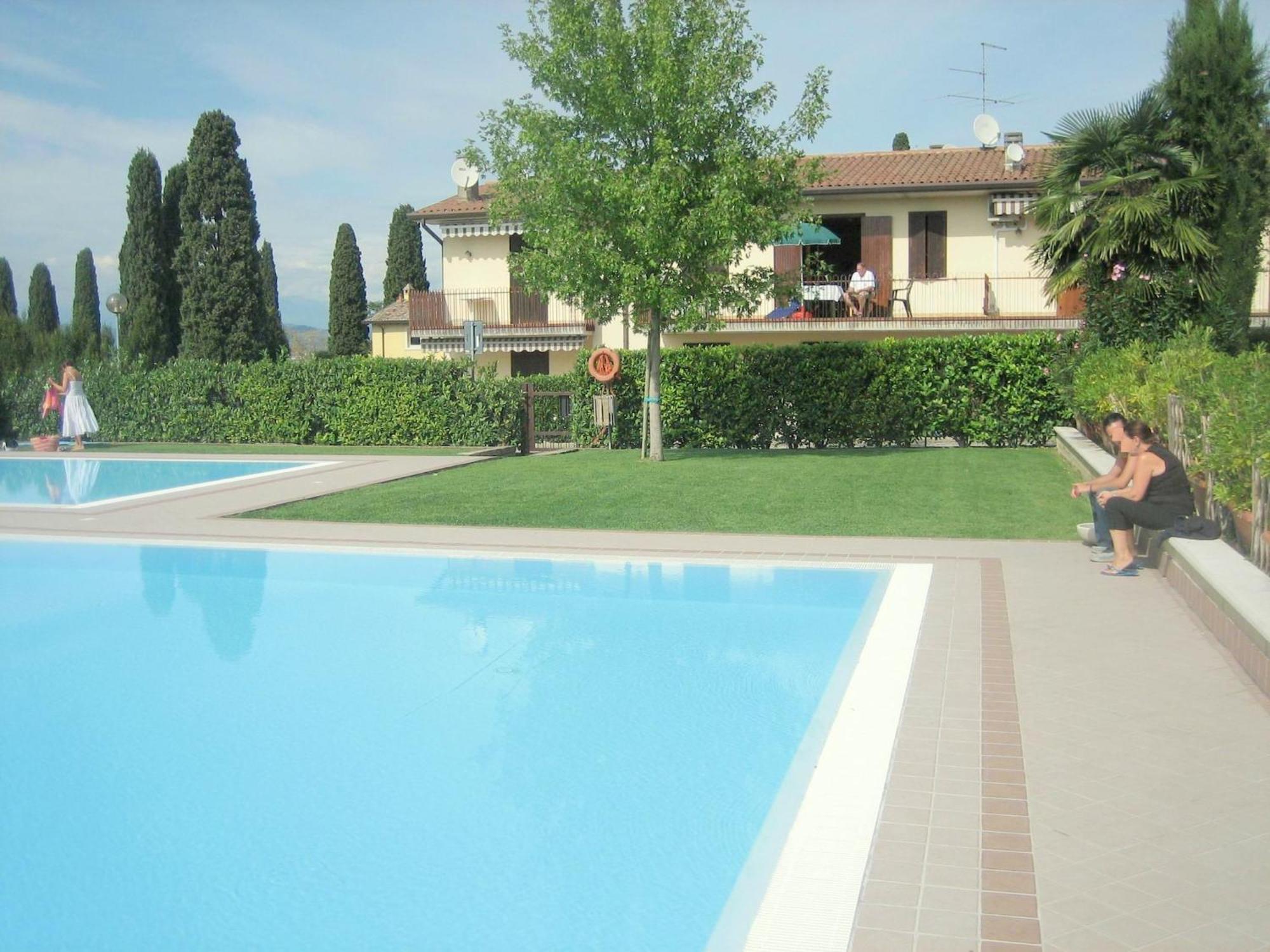 Enticing Holiday Home In Lazise With Swimming Pool Экстерьер фото