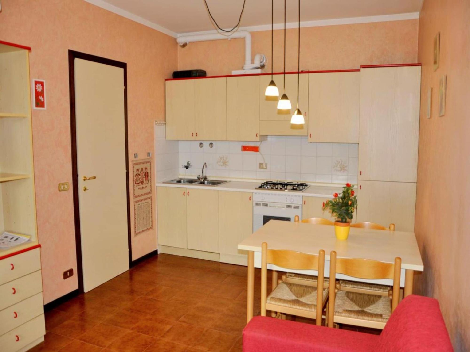 Enticing Holiday Home In Lazise With Swimming Pool Экстерьер фото