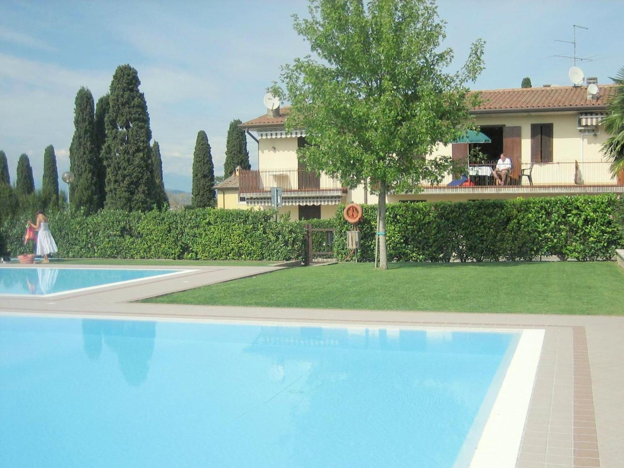 Enticing Holiday Home In Lazise With Swimming Pool Экстерьер фото