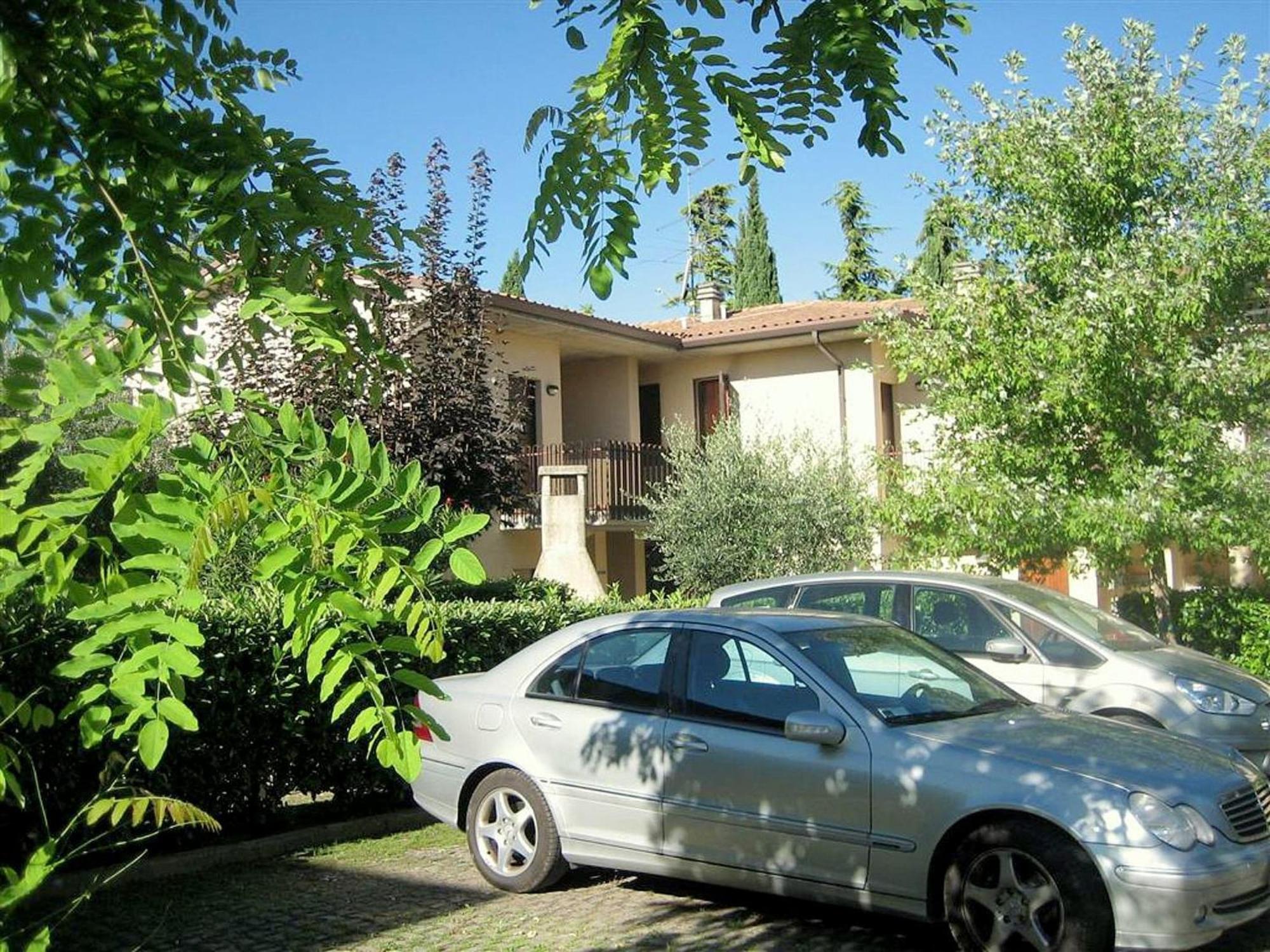 Enticing Holiday Home In Lazise With Swimming Pool Экстерьер фото