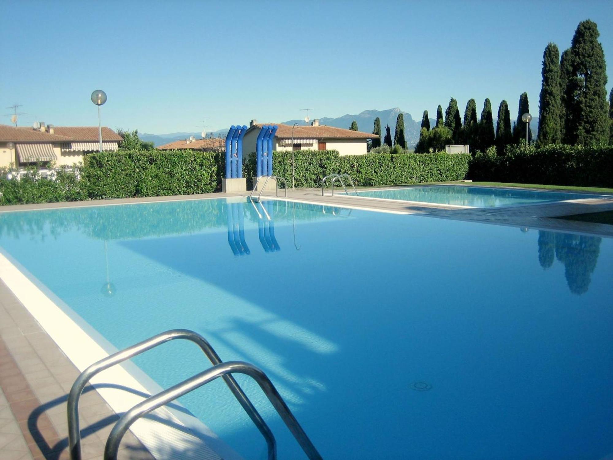Enticing Holiday Home In Lazise With Swimming Pool Экстерьер фото
