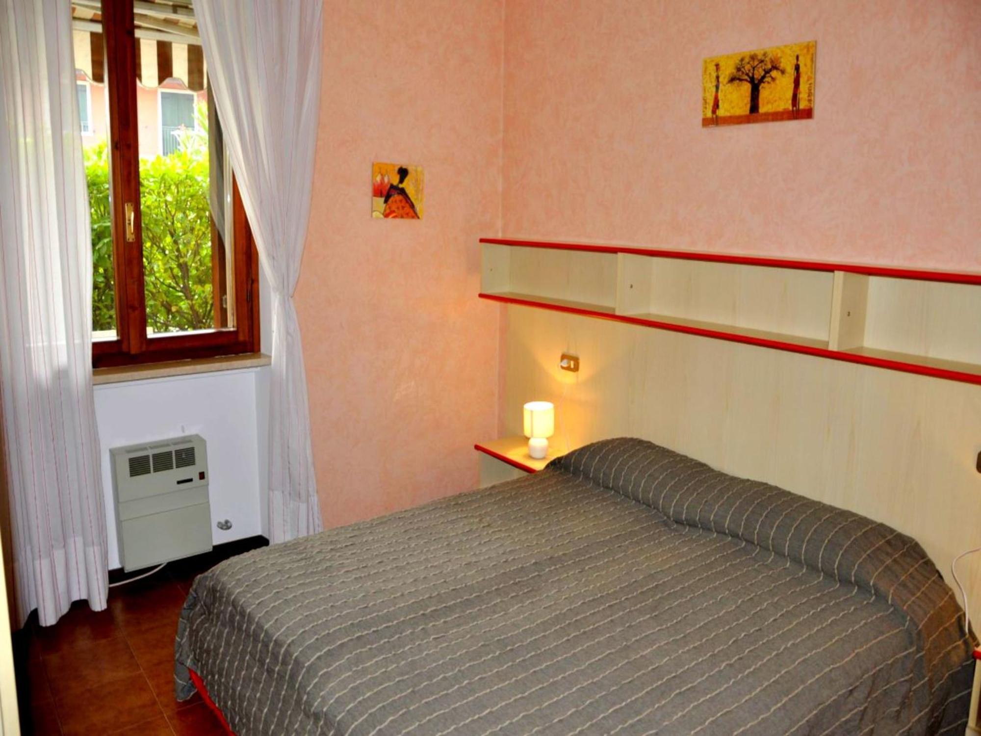Enticing Holiday Home In Lazise With Swimming Pool Экстерьер фото